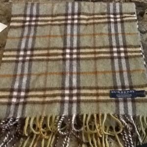 *Price Reduced* Burberry fringed cashmere muffler