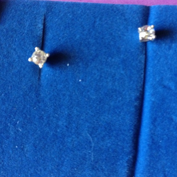 avon Jewelry - 📅 CZ earrings