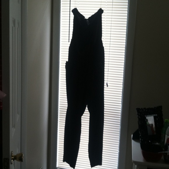 ----SOLD-------Plus size black strapless romper.