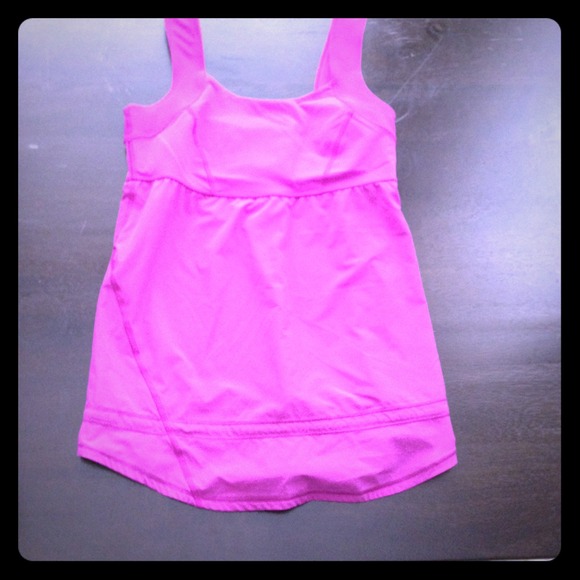 SOLD in bundle lululemon tank