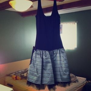 Jessica McClintock size 7 never been warn, tags on