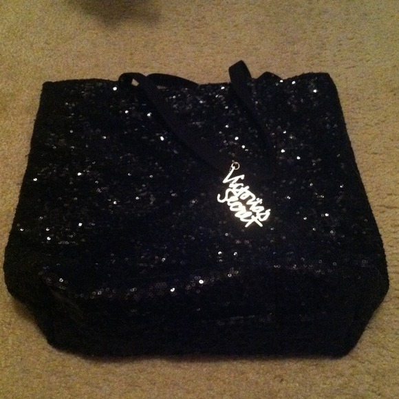 Vs tote and bra bundle