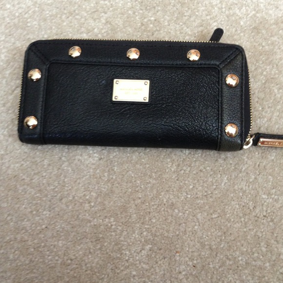 SOLD ON Threadflip Michael Kors continental
