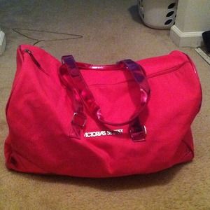 VS pink duffle bag