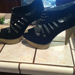 Charlotte Russe black and beige size 10