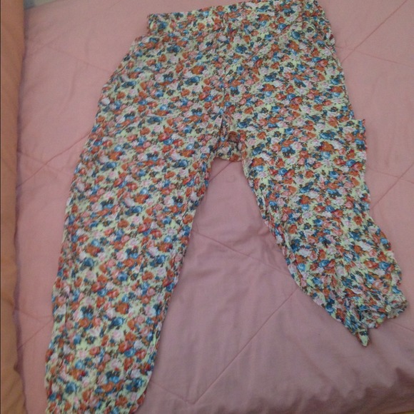 Traded ❌❌❌ pants, floral pattern, vintage look.