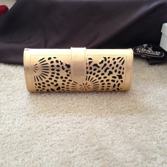 Gold clutch! Sold 🚫🚫🚫