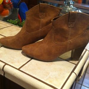 Old navy light brown boots size 9