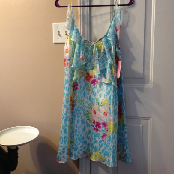 Oscar de la Renta nightgown. - Picture 1 of 1