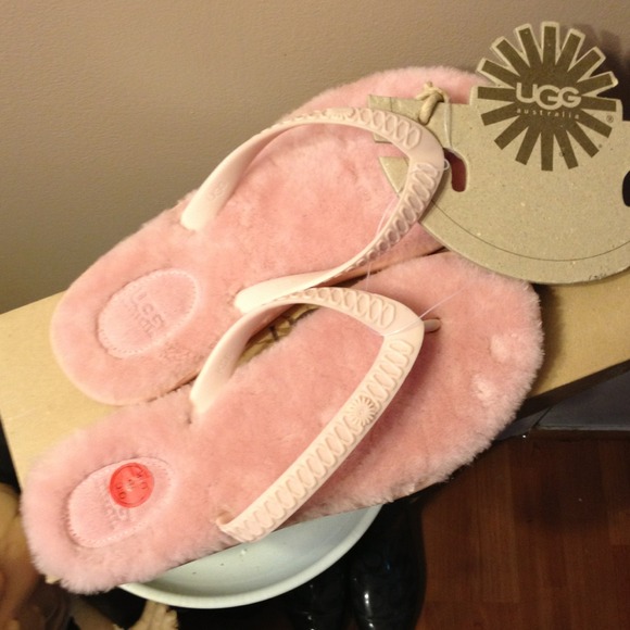 Ugg flip flops.