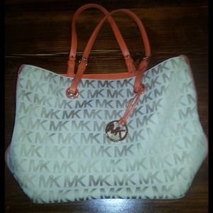 Micheal kors purse