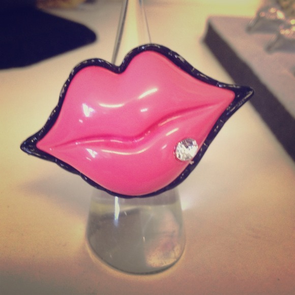 PINK LIP RING!