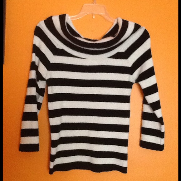 🐼 3/4 black and white sweater🐼