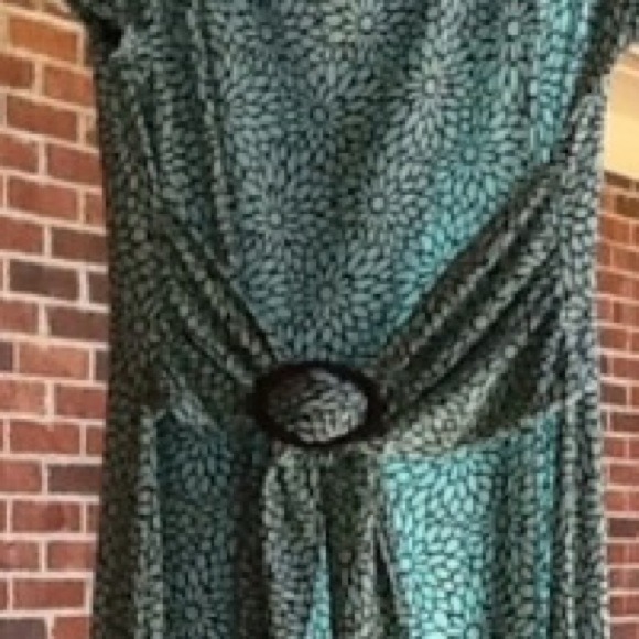 Holding ✋Church, Office, Dinner Out? - Picture 2 of 4