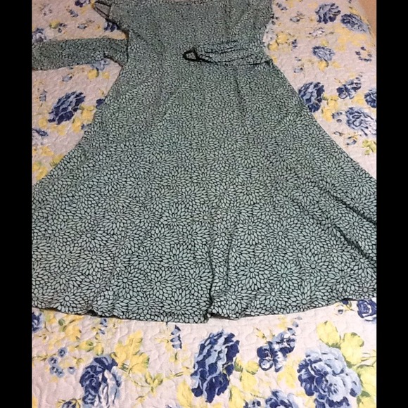 Holding ✋Church, Office, Dinner Out? - Picture 3 of 4