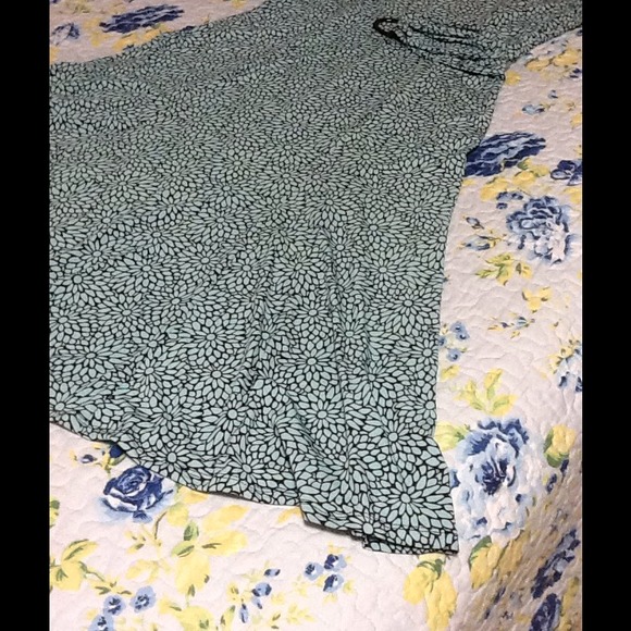 Holding ✋Church, Office, Dinner Out? - Picture 4 of 4