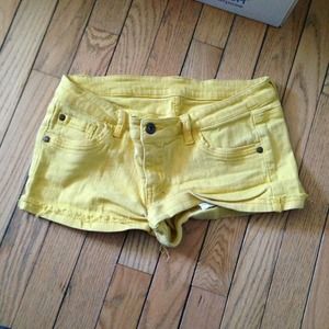 Yellow shorts 💛💛💛
