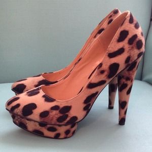 💟HOST PICK💟 Colin Stuart Leopard Platform Pumps