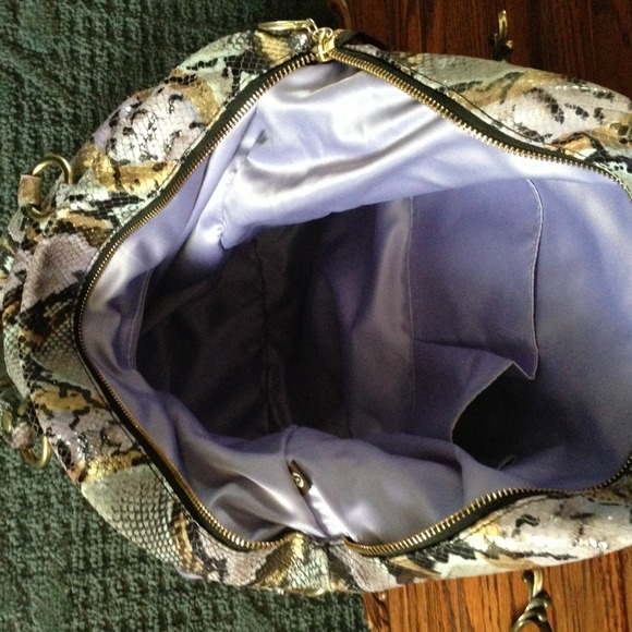 COACH ๐ฅSOLD๐ฅ EXOTIC POPPY LEATHER XL SPOTLIGHT - Picture 3 of 3