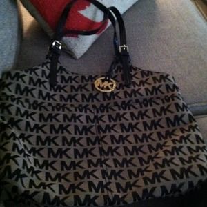 Michael kors purse