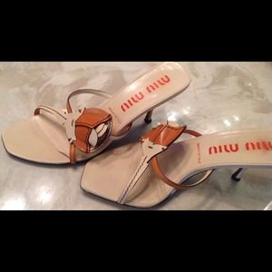 👜Miu miu  kitten heel💛