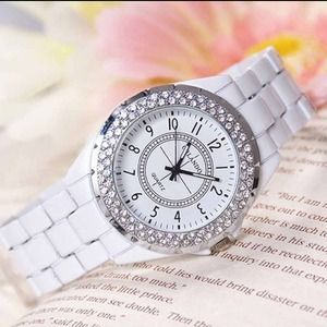 Alloy crystal round case watch