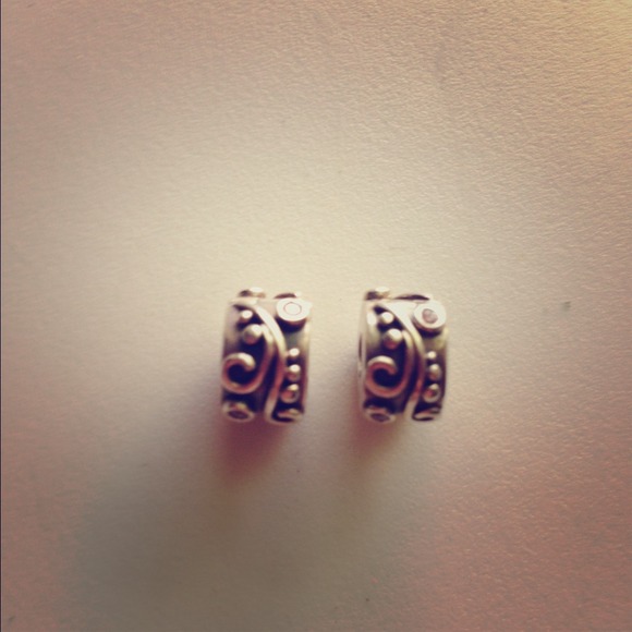 📍Sold!!!Aut Pandora pink tendril clips set of 2