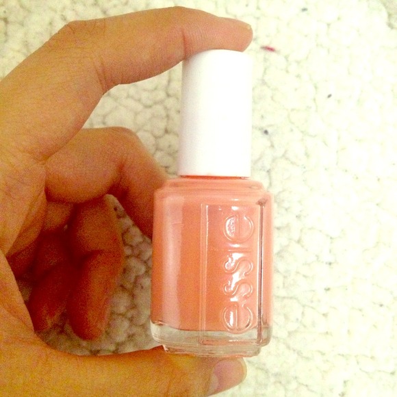 Essie "Shop Till I Drop" Peach Nail Polish 💅