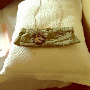 Cute clutch with chain