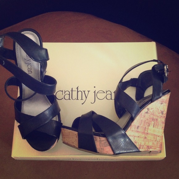 🎀Sold🎀Cathy Jean Black and Cork Wedges
