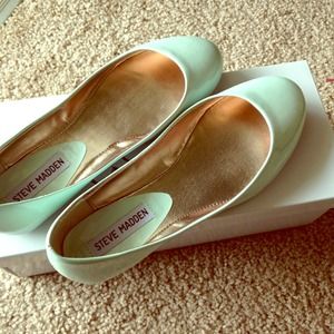 Steve Madden mint green flats. Size 6 1/2