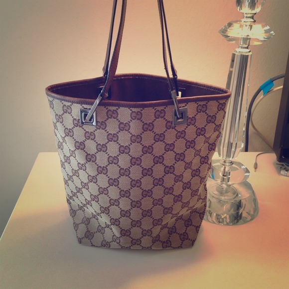 Gucci Handbags - 🎉4/27 HP 🎉Gucci Signature Handbag