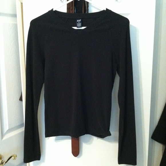 GAP Tops - Black stretchy v neck