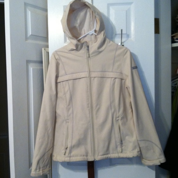 White zip up hooded jacket