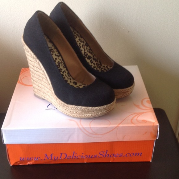Shoes - Delicious Black Wedges