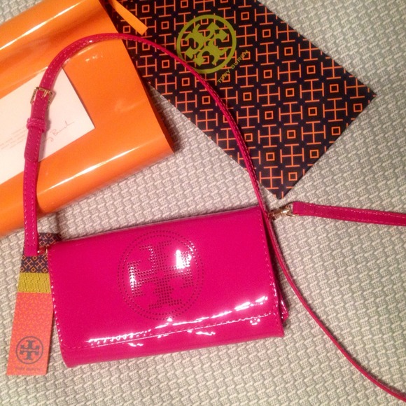 ❌SOLD❌ Tory Burch clutch wildberry