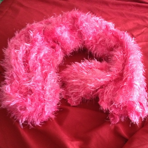✂️PRICE CUT✂️Hot Pink Fuzzy Magic Scarf⚡ - Picture 2 of 2