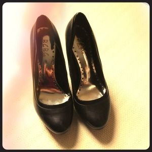 BCBG black pumps! Great condition!!!