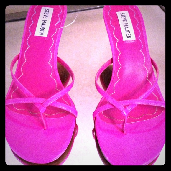 Steve Madden Veeva fushia sandals