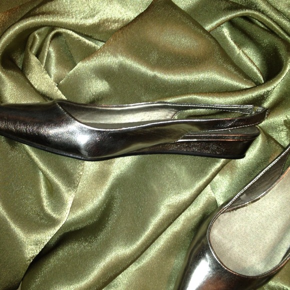 Flats - Picture 2 of 2