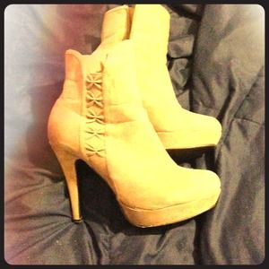 💲💰 REDUCED! Gray bootie