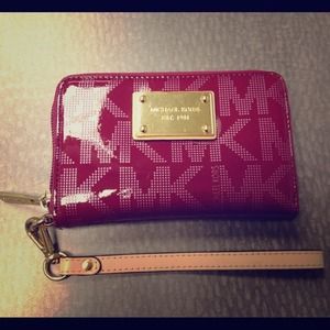 MICHAEL Michael Kors cellphone wristlet clutch