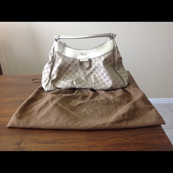 100% Authentic Gucci D Ring Hobo Gold/Beige