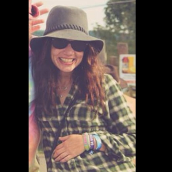 🎩Hi, my name is Kat & I'm the wearer of many hats - Picture 2 of 4