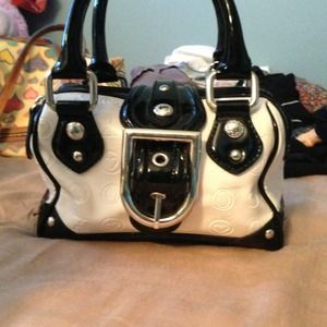 Small xoxo hand purse