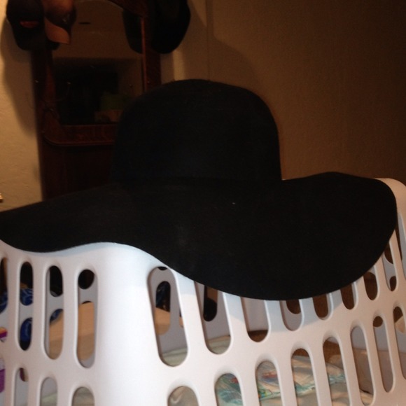 Wool Floppy Hat
