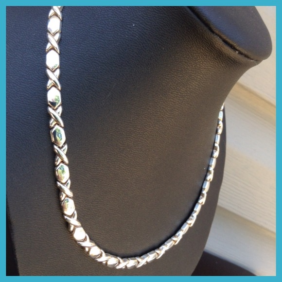 ๐Host Pick๐ 925 Sterling Silver XOXO necklace - Picture 2 of 3