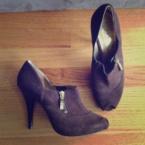 💢REDUCED : Guess brown suede booties! 💢