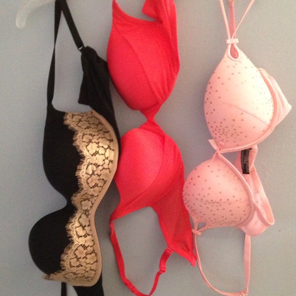 Make an offer!! Size 34D Victoria Secret bras