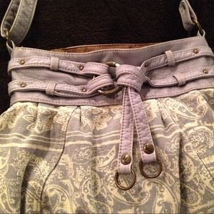 Canvas print Faux leather trim Straps & buckles